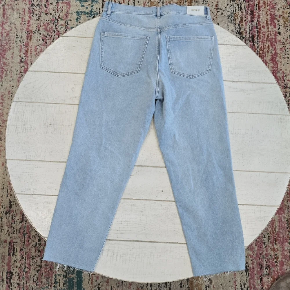 Express Super High Rise Mom Jeans - Picture 4 of 5